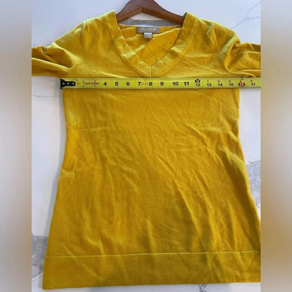 Banana Republic Women’s V-Neck Extra Fine Merino Wool Spandex Gold/Yellow XS EUC - Picture 8 of 9